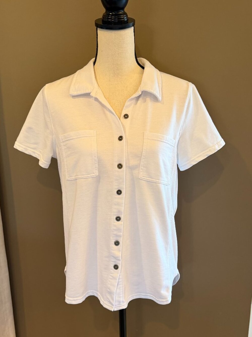 Jane & Delancey Cotton Blend Short Sleeve Button Up Tee, Size Medium